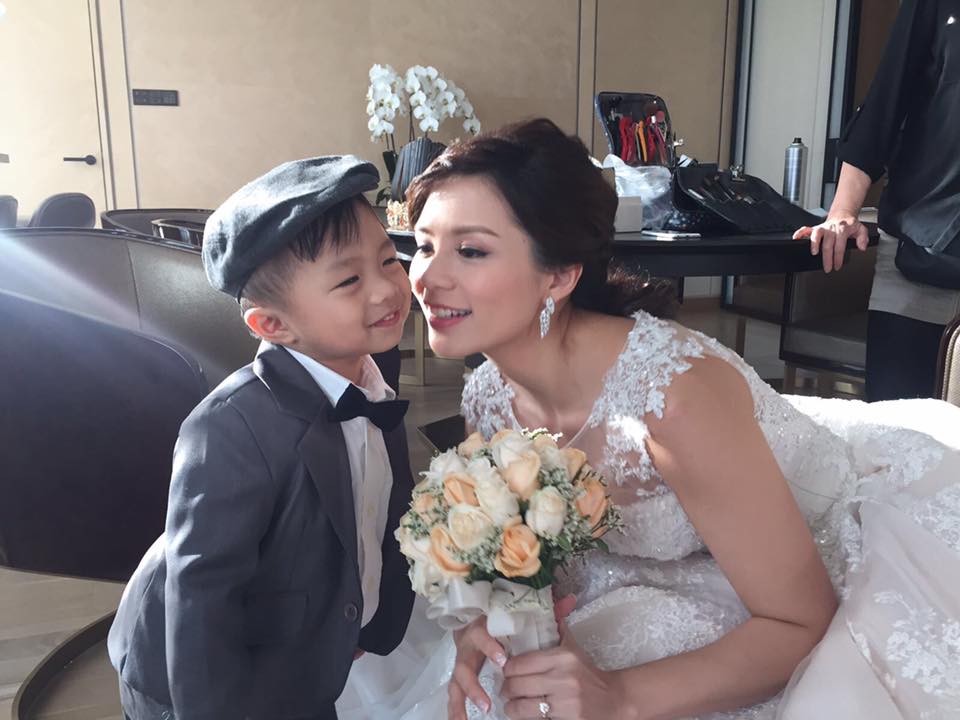 Ex-Ch 8 Actress Tracy Lee, Who Married Son Of Billionaire Popiah King, Is Pregnant