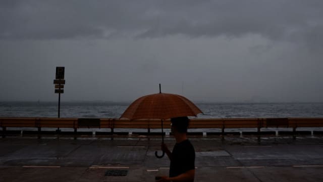 泰利台风将至 天文台发布八号风球全港停课