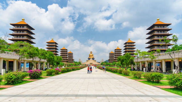 星云大师：回收废品筹款建佛光山