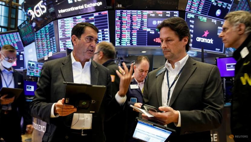 Stocks rise with US big growth shares; 5-yr US yields climb Stocks rise with US big growth shares; 5-yr US yields climb