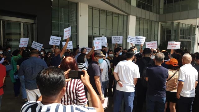 马六甲房产项目疑烂尾 百人举牌抗议发展商“诈骗”