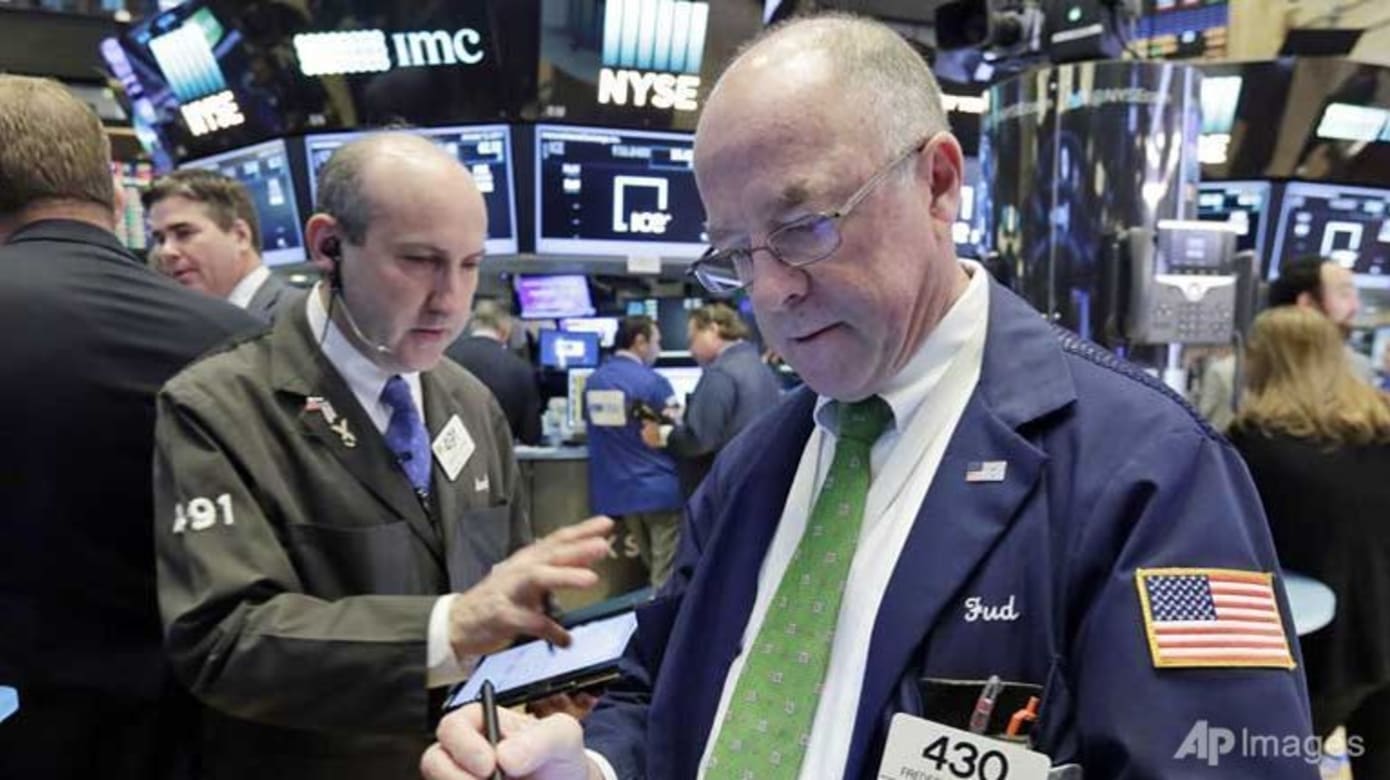 美国华尔街股市起落参半