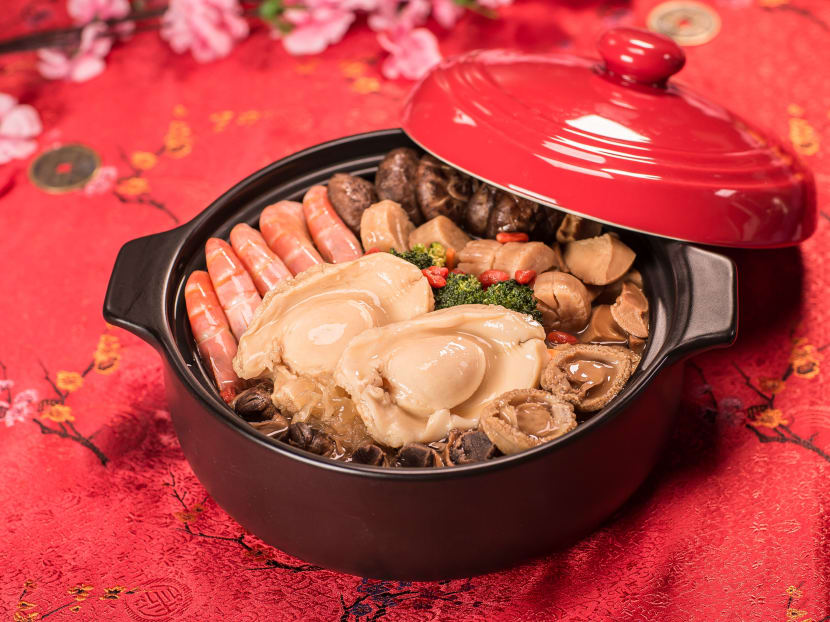 4 things you need to know to throw a CNY reunion dinner party