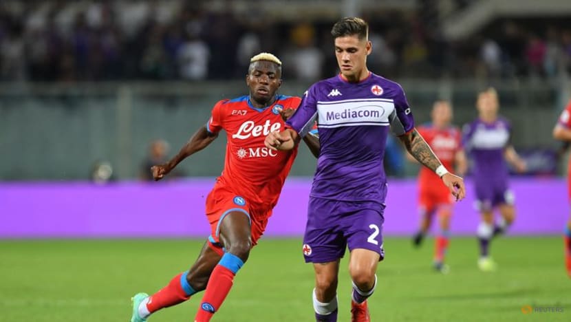Napoli recover to win 2-1 at Fiore and maintain perfect start Napoli recover to win 2-1 at Fiore and maintain perfect start