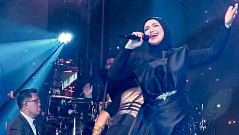 Peminat teruja Siti Nurhaliza 'rap' dalam persembahan di Johor