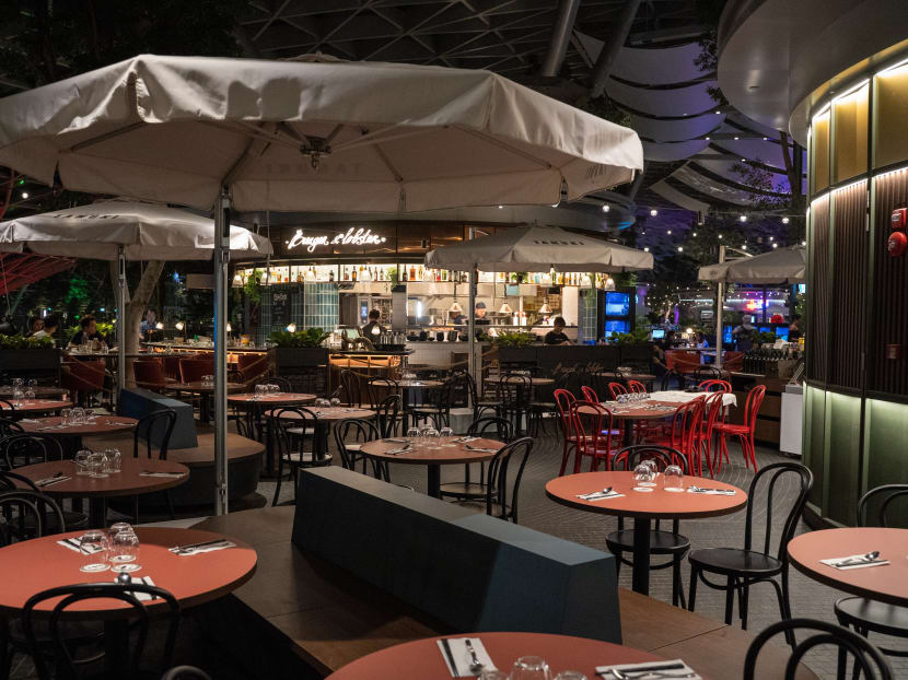 Several restaurants on level five at Jewel Changi Airport, including Burger & Lobster, from London, are not attracting late night diners in sufficient numbers. The restaurant is negotiating with Jewel Changi Airport in a bid to close earlier than the current 3am.