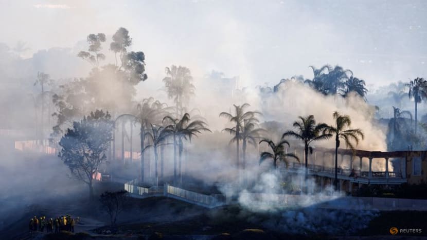 Wildfires threaten New Mexico resorts, burn California mansions Wildfires threaten New Mexico resorts, burn California mansions