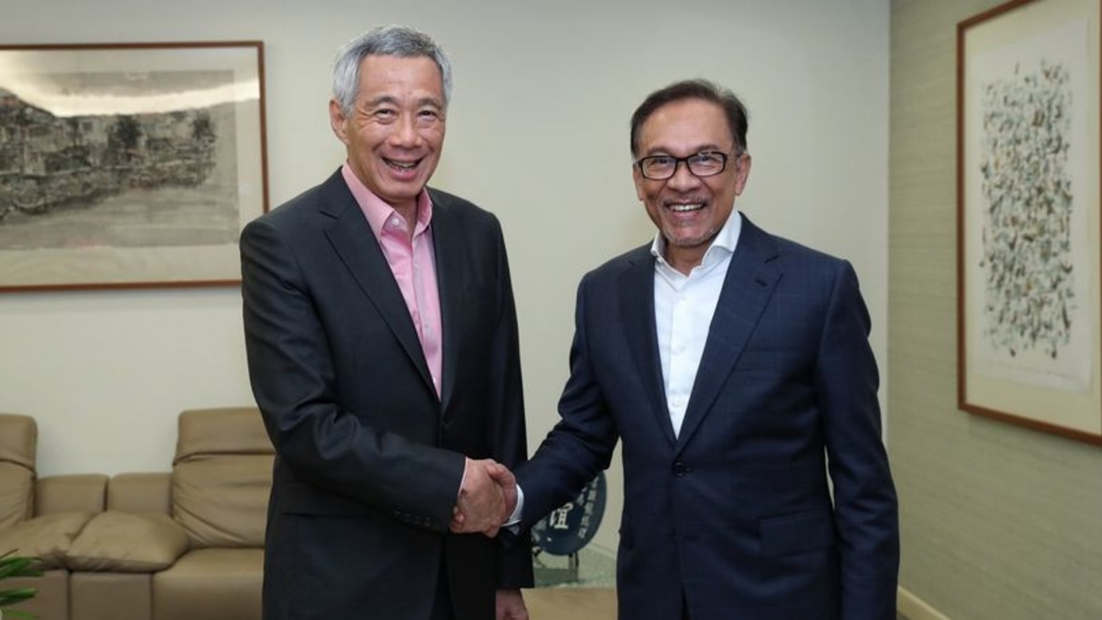PM Lee invites Malaysia’s new leader Anwar to visit Singapore