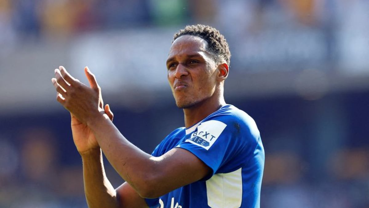 Everton trio leave club, Coleman and Davies offered new contracts