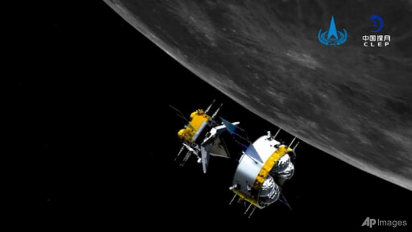 Chinese capsule with moon rocks begins return to Earth Chinese capsule with moon rocks begins return to Earth