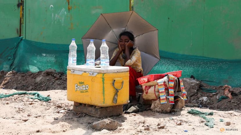 Extreme heat kills at least 25 in India's Maharashtra state Extreme heat kills at least 25 in India's Maharashtra state