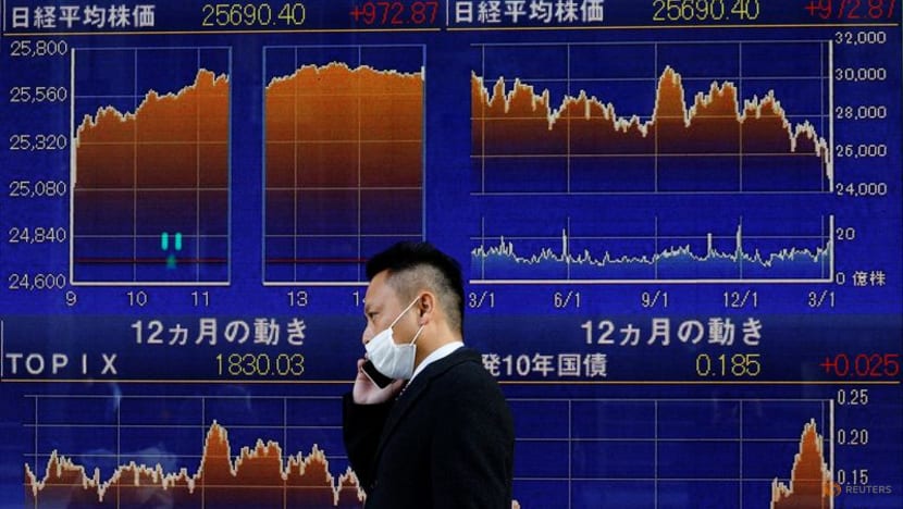 Dollar reigns as investors fear recession pain Dollar reigns as investors fear recession pain
