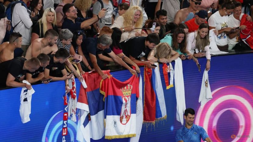 Djokovic feels the love during dominant opening victory
