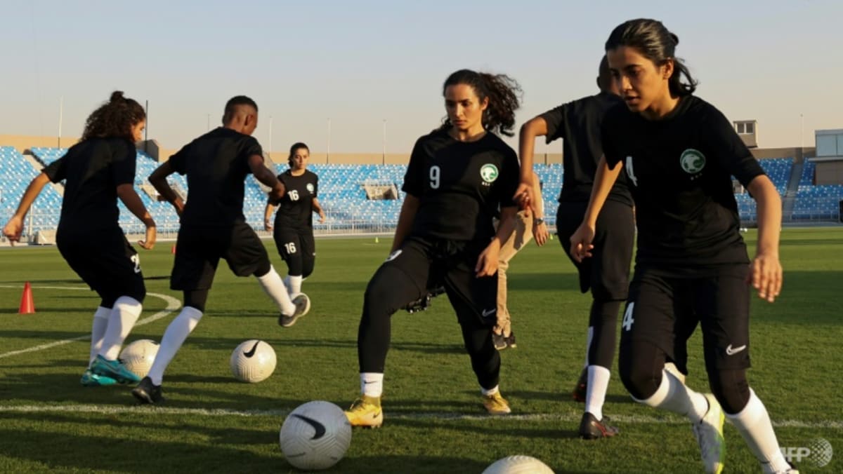 Gadis-gadis Saudi ‘bermimpi’ besar dengan peluncuran liga sepak bola
