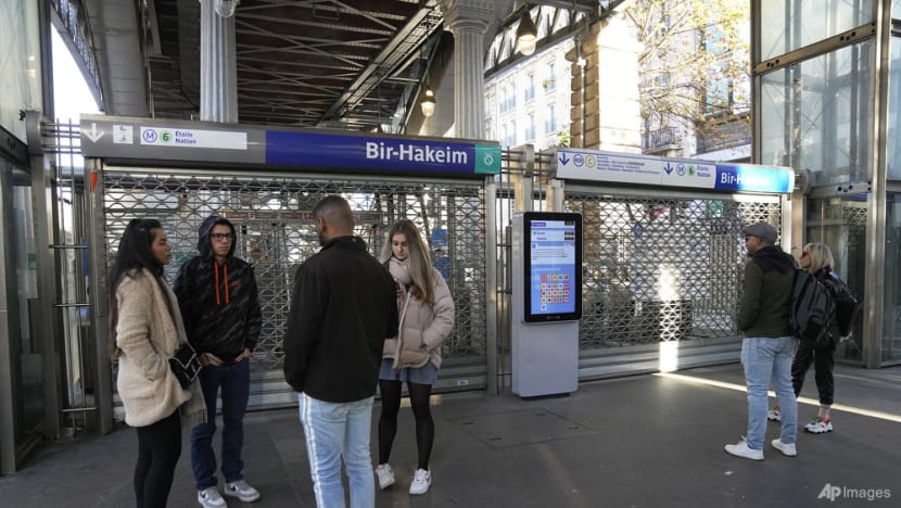 Paris Metro workers strike for wage hike, disrupt commutes Paris Metro workers strike for wage hike, disrupt commutes