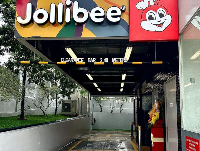First look Jollibee opens fast food drivethru at a petrol station in Jurong CNA Lifestyle