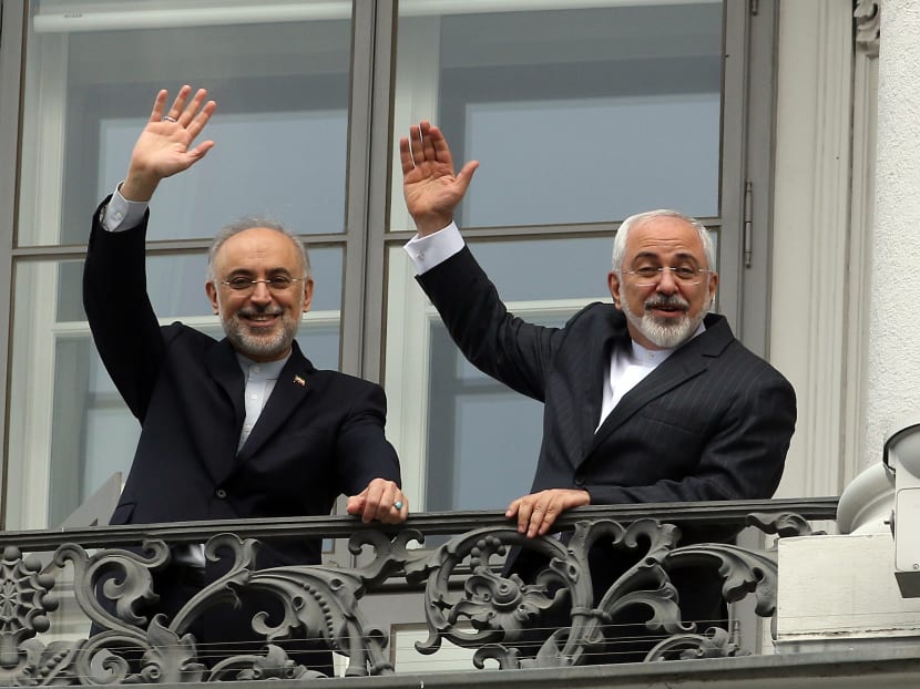 Head of the Iranian Atomic Energy Organization Ali Akbar Salehi and Iranian Foreign Minister Mohamad Javad Zarif, from left, talks to journalist from a balcony of the Palais Coburg  where closed-door nuclear talks with Iran take place in Vienna, Austria, Friday, July 10, 2015. Photo: AP