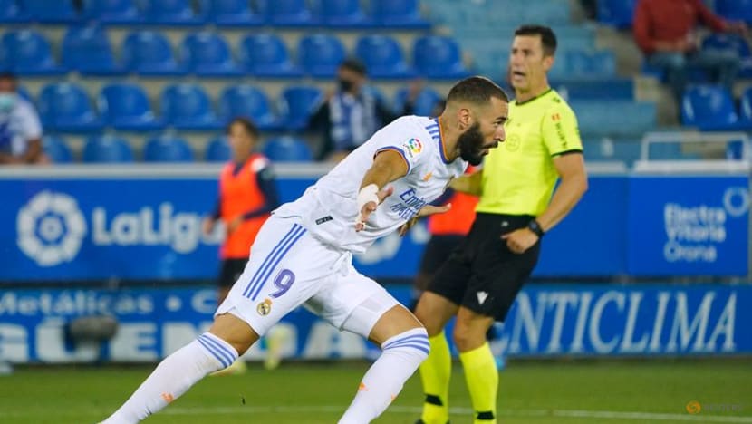 Soccer-Benzema double helps Real to winning start at Alaves Soccer-Benzema double helps Real to winning start at Alaves