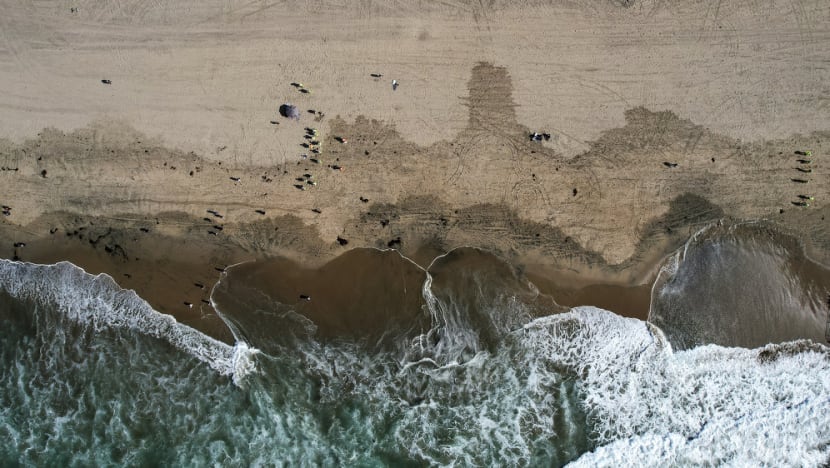 Oil sheen spotted near Southern California's oil spill Oil sheen spotted near Southern California's oil spill