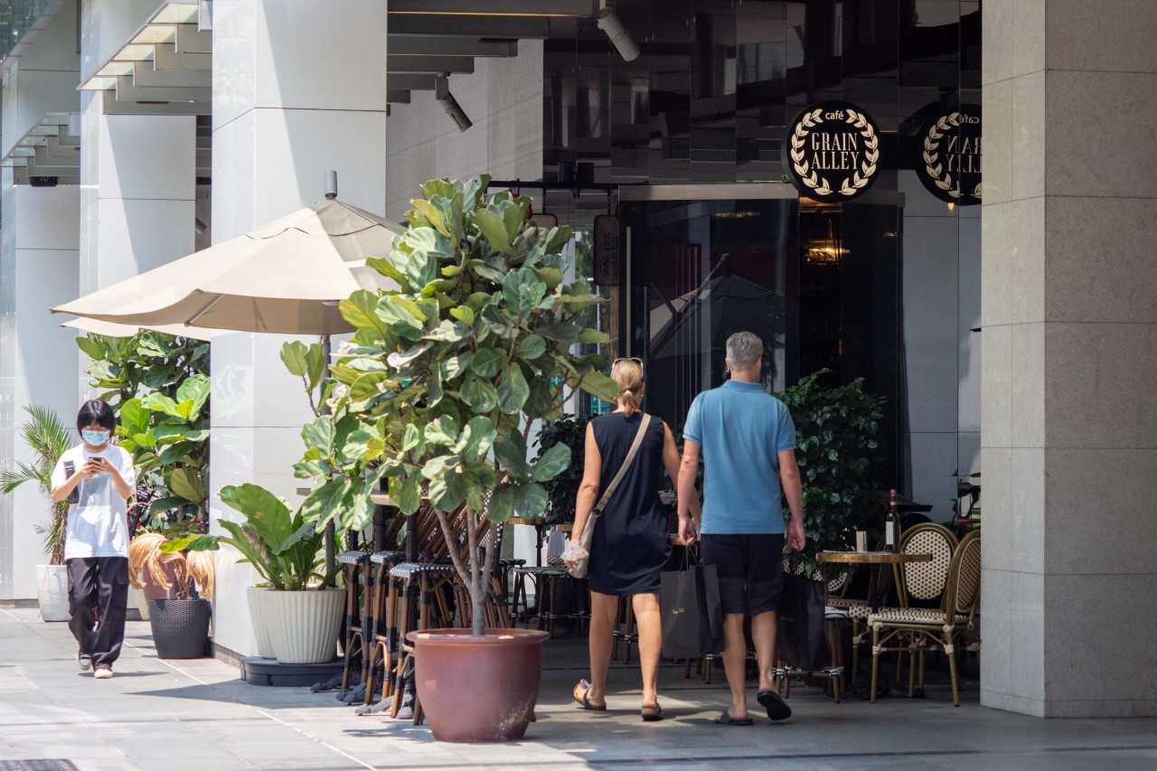 A cafe in Orchard Road, Grain Alley, was caught in a controversy last week for "bullying" customers who leave bad Google reviews, and rewarding those who gave positive ones. A cafe in Orchard Road, Grain Alley, was caught in a controversy last week for "bullying" customers who leave bad Google reviews, and rewarding those who gave positive ones.