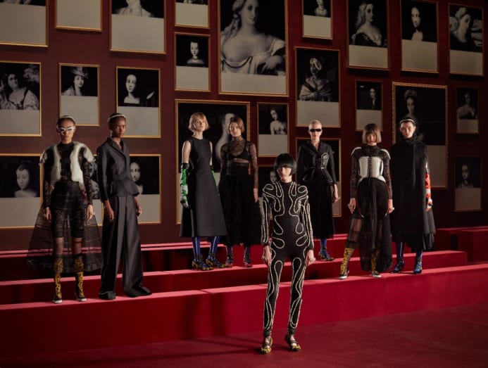 Jung Ho-yeon opens Louis Vuitton show at Paris Fashion Week