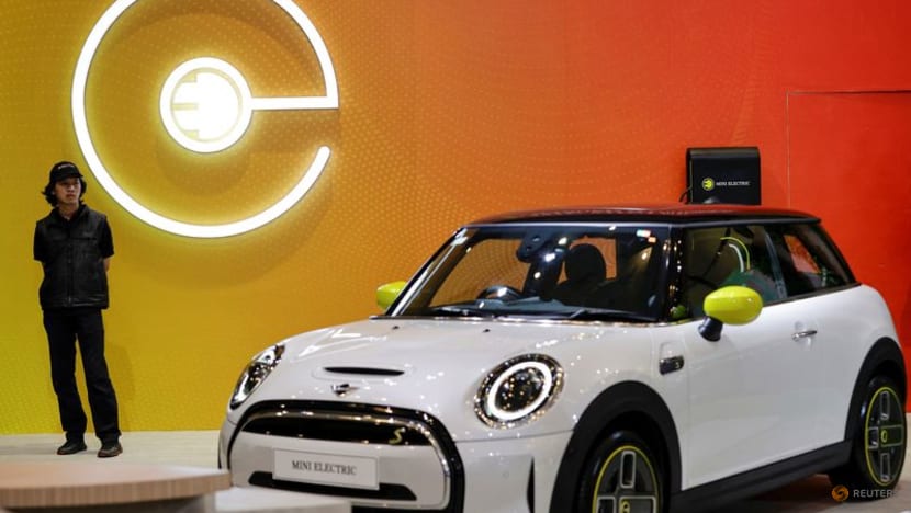 Indonesia gives automakers more time to qualify for EV credits in investment bid