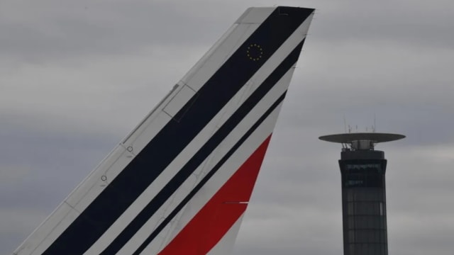 法国空中交通管制人员罢工 约1000趟航班取消