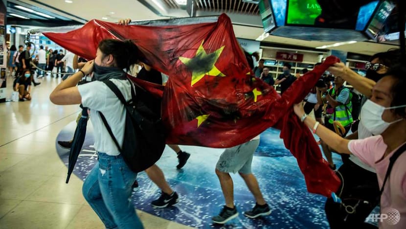 Fresh Hong Kong clashes outside Sha Tin shopping mall