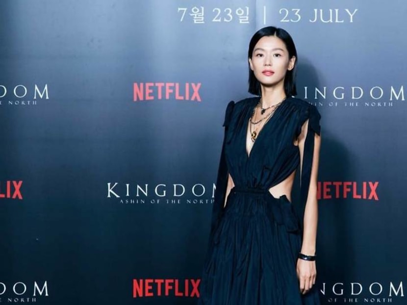 Learning archery to kill zombies wasn’t that hard for Kingdom's Jun Ji-hyun Learning archery to kill zombies wasn’t that hard for Kingdom's Jun Ji-hyun
