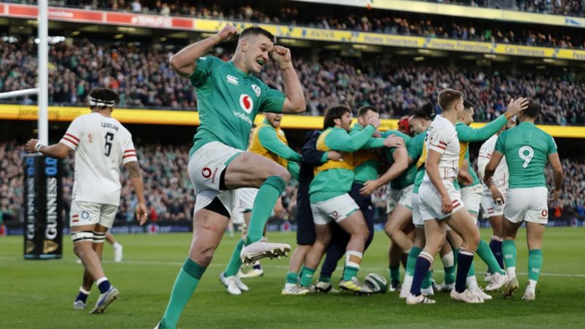 Irlandia yang angkuh mengalahkan Inggris untuk meraih Grand Slam Enam Negara