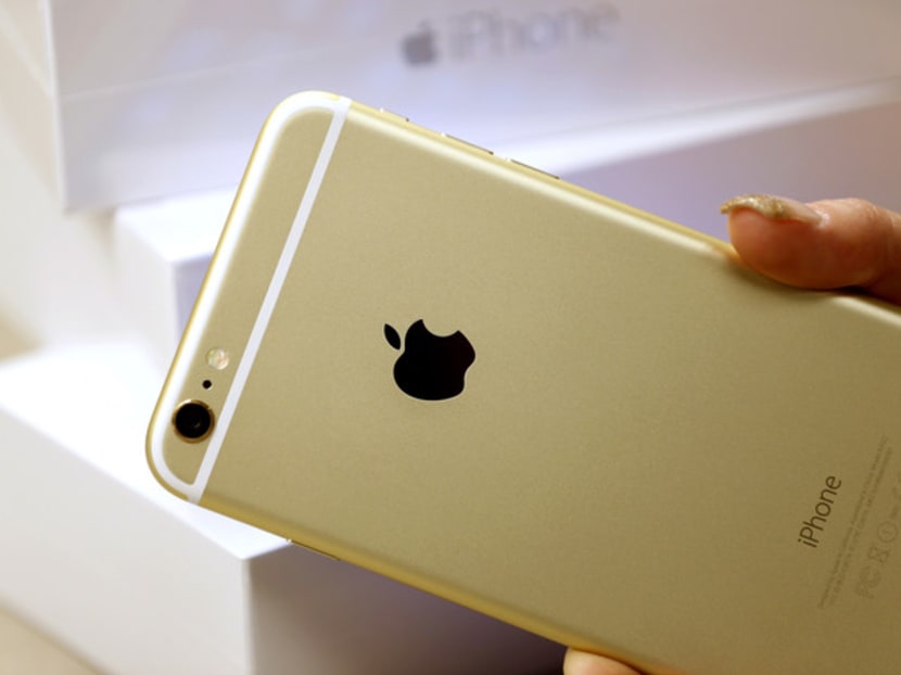 An Apple iPhone 6 Plus gold edition at a Verizon store in Orem, Utah. Photo: Getty Images