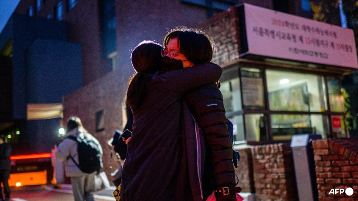 South Koreans sit key exam as flights halted to limit distraction South Koreans sit key exam as flights halted to limit distraction