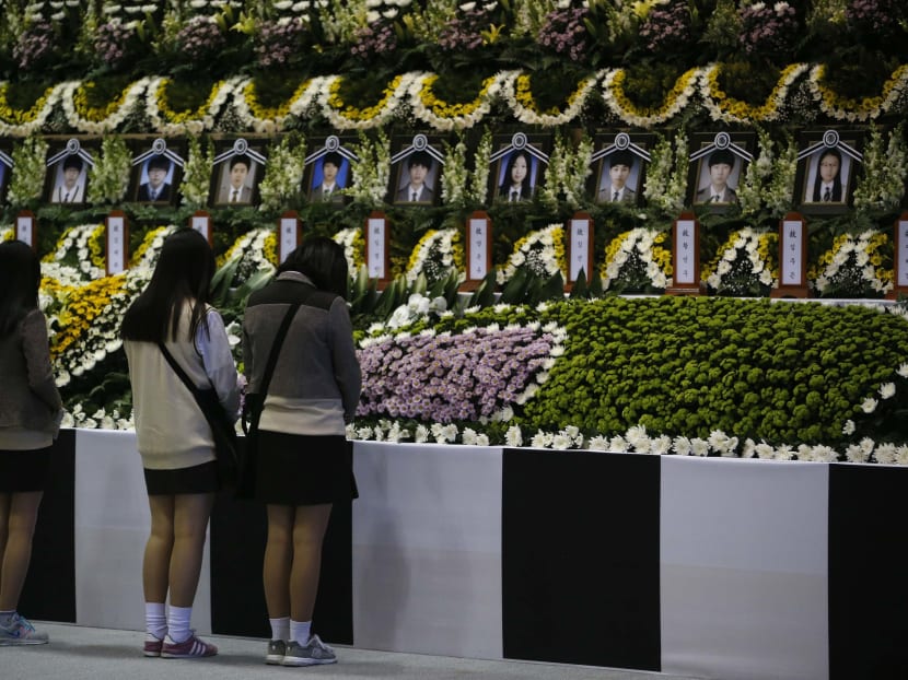 Gallery: Sewol death toll climbs past 130