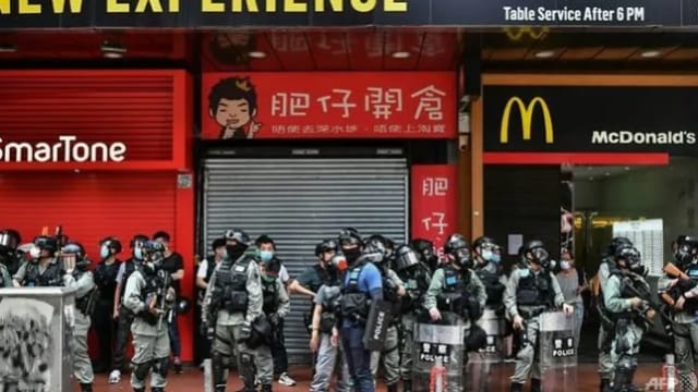 香港网民游行 反对实施国安法与延后举行立法会选举