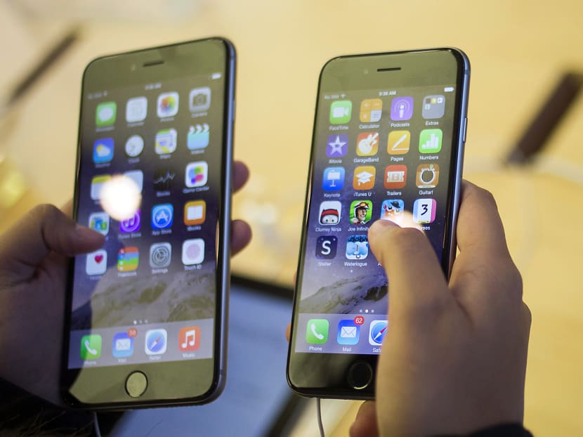 The problems appeared to affect mainly users of the latest iPhones, the 6 (right) and 6 Plus. PHOTO: REUTERS