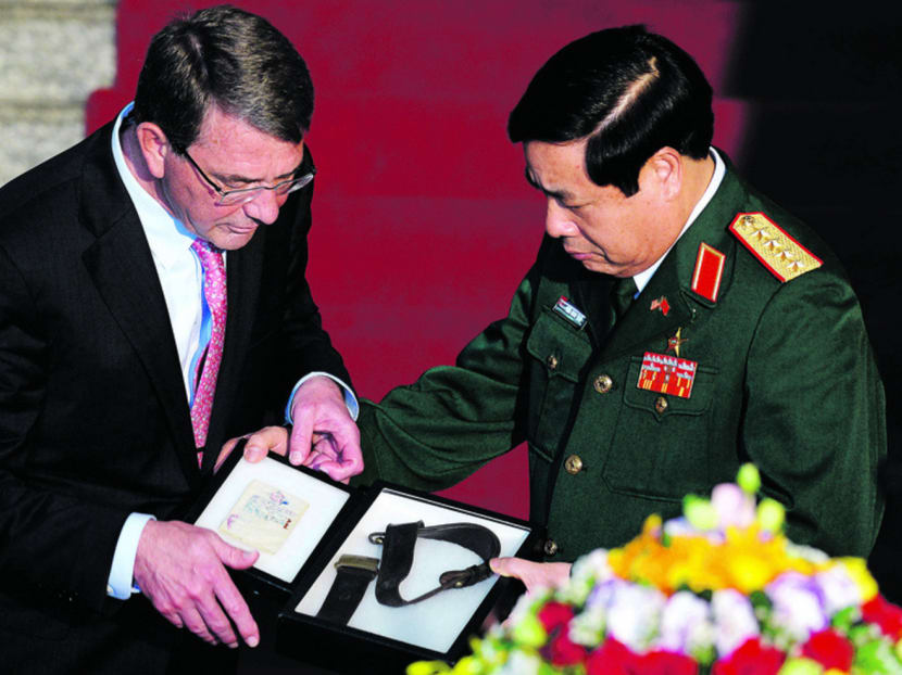 US Defence Secretary Ashton Carter (left) yesterday handed his Vietnamese counterpart Phung Quang Thanh a diary and a belt that belonged to Vietnamese communist soldiers from the Vietnam War. Photo: Reuters