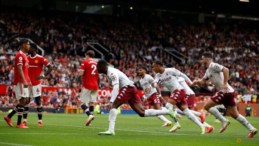 Football: Fernandes misses last-gasp penalty as Villa stun Man United Football: Fernandes misses last-gasp penalty as Villa stun Man United