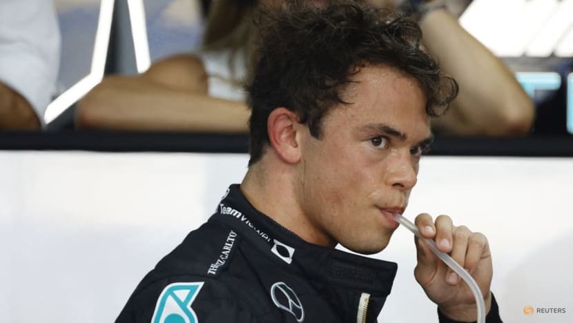 De Vries makes F1 debut after Albon is taken ill De Vries makes F1 debut after Albon is taken ill