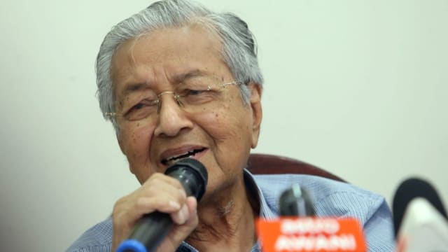 马哈迪：马来人因我不再是首相而变穷
