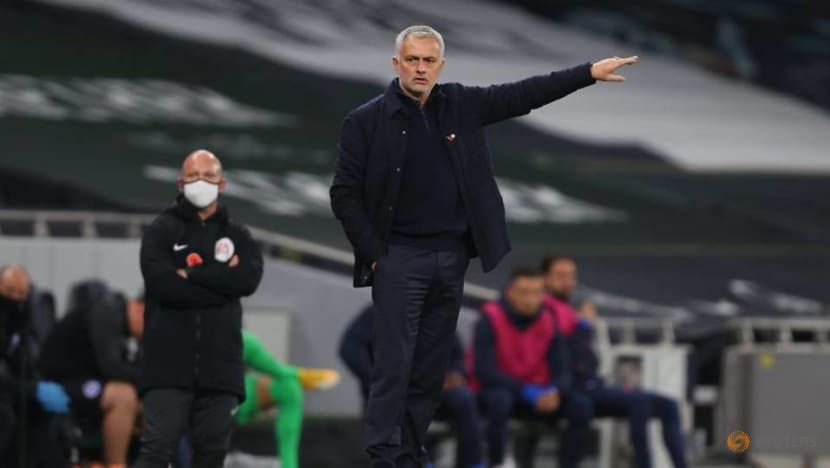 Football: Spurs boss Mourinho defends Kane against diving claims Football: Spurs boss Mourinho defends Kane against diving claims