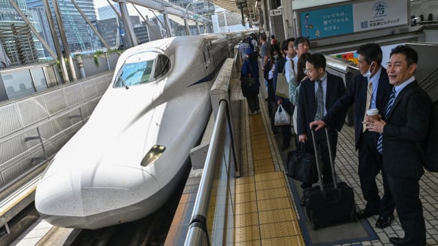 日本新干线车厢惊见蛇 导致班车罕见误点17分钟