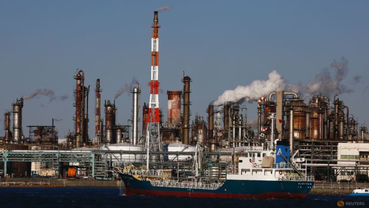 Tiongkok dibuka kembali, Rusia berisiko membantu perlambatan minyak: jajak pendapat Reuters