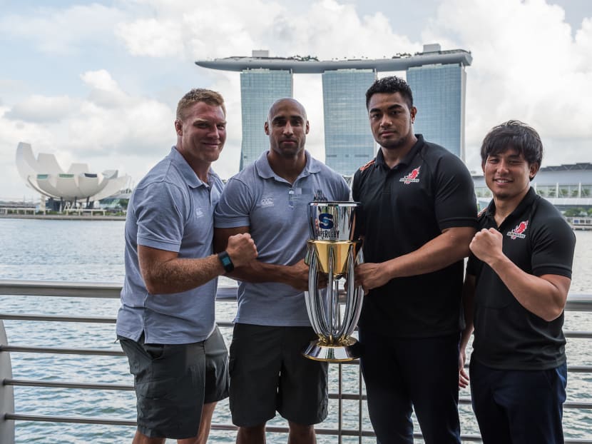 Prop Ross Geldenhuys and centre Waylon Murray from the Kings and Sunwolves flanker Uwe Helu and stand off Junpei Ogura with the Super Rugby trophy that’s in town for the first time. Photo credit: Singapore Sports Hub