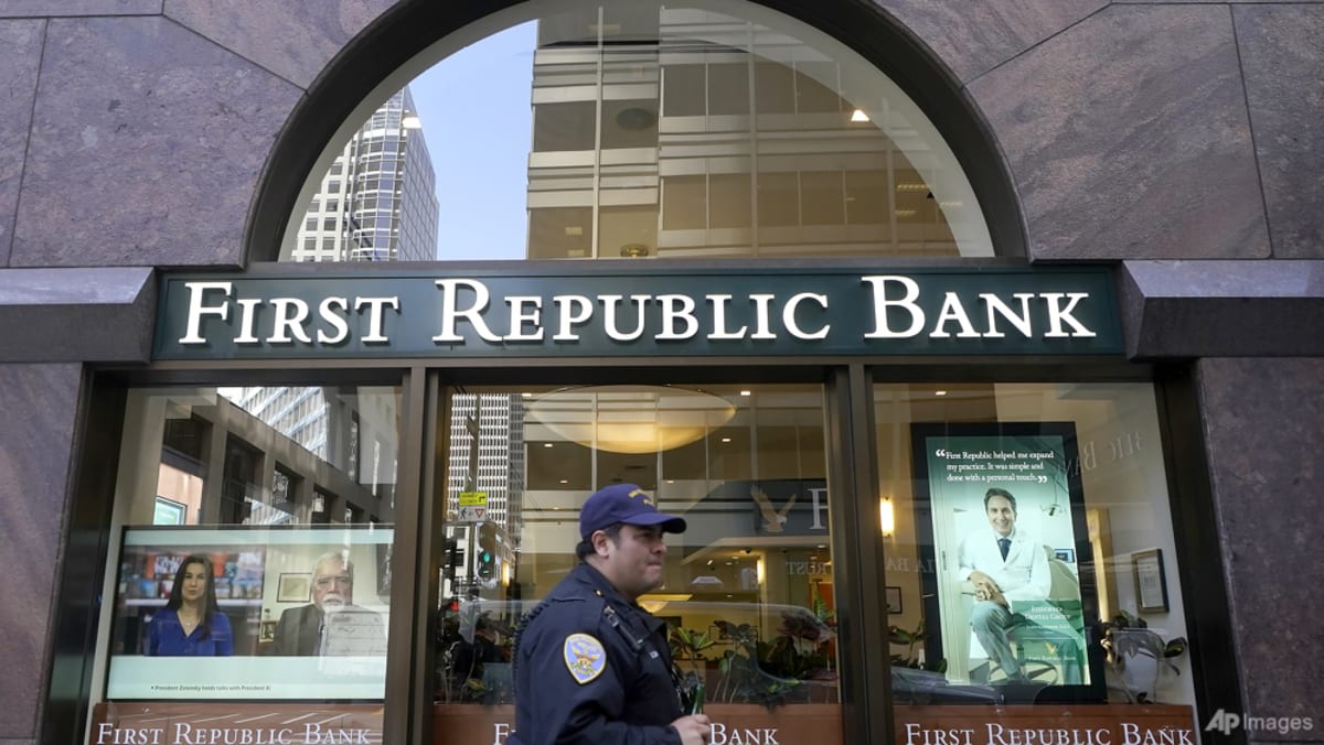 Regulator menyita First Republic Bank, menjual aset ke JPMorgan