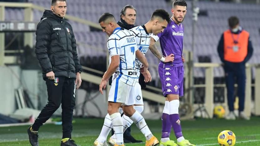 Inter go top with 2-0 win at Fiorentina Inter go top with 2-0 win at Fiorentina