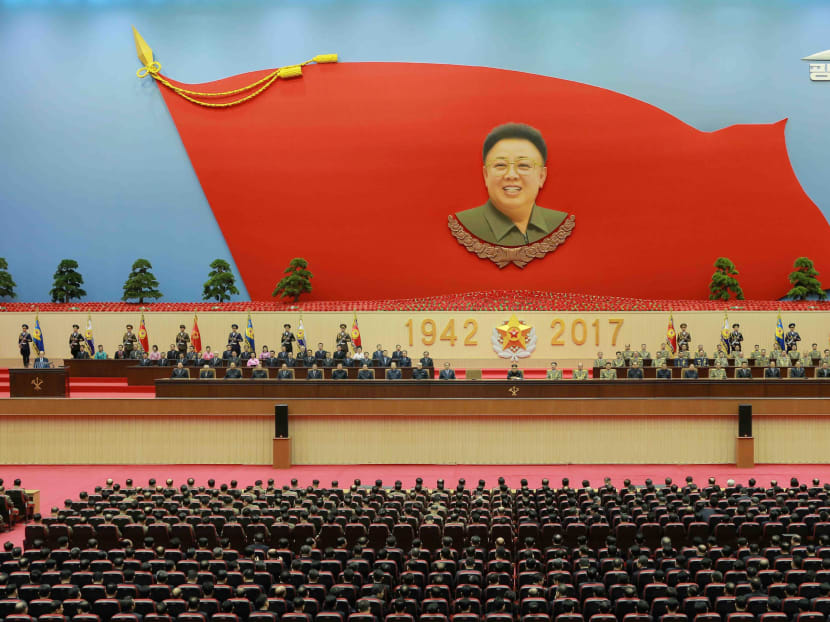 North Korean leader Kim Jong-un visits the Kumsusan Palace of the Sun on the birth anniversary of late leader Kim Jong-il (the Day of the Shining Star), to pay tribute to him, in this undated photo released by North Korea's Korean Central News Agency in Pyongyang on February 16, 2017. Photo: KCNA via Reuters