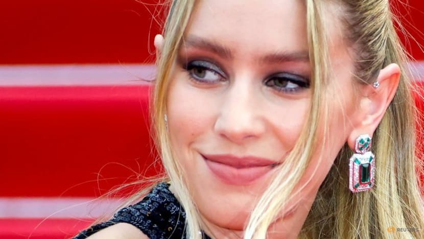 Dylan Penn takes the lead in family-affair 'Flag Day' - CNA