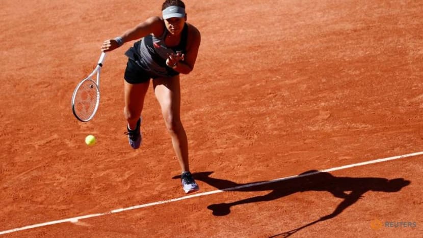 Tennis-Panama hats, shades on as sunny French Open gets started Tennis-Panama hats, shades on as sunny French Open gets started