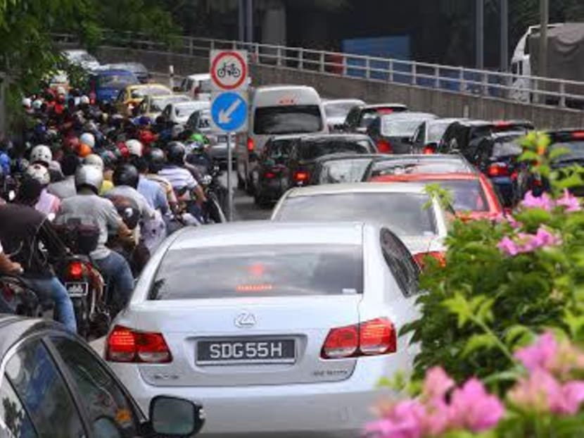 Congestion at Woodlands Checkpoint due to system slowdown, holiday crowds
