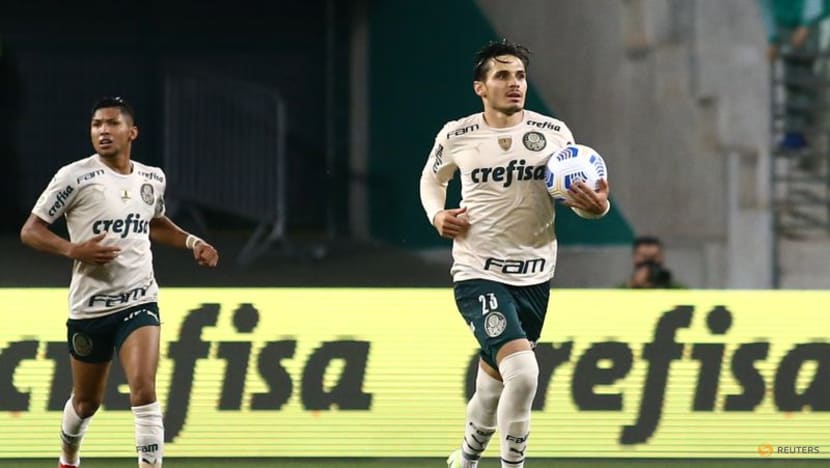 Palmeiras' poor run extended in 4-2 loss to Bragantino Palmeiras' poor run extended in 4-2 loss to Bragantino